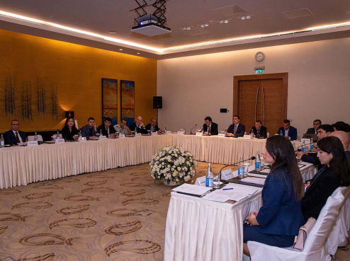 Hüquqi Ekspertiza və Qanunvericilik Təşəbbüsləri Mərkəzinin əməkdaşları  “Daşınmaz əmlak ...